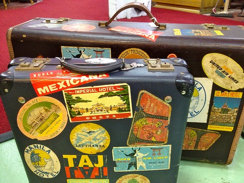 traveling suitcases 